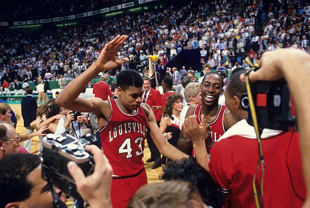 Pervis Ellison victorieux face à Duke en finale du tournoi NCAA. © Manny Millan / Getty Images