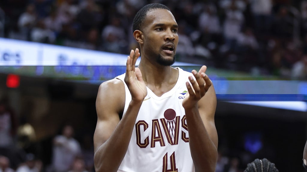 Evan Mobley peine à convaincre offensivement après une saison jonchée par les blessures. Crédit : AP Photo - Ron Schwane