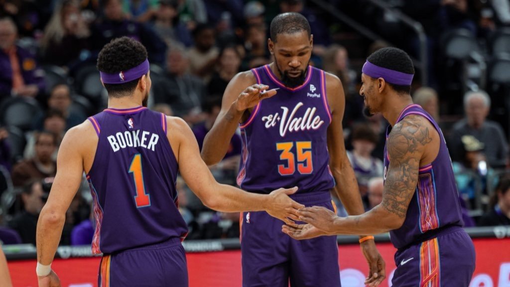 sur Le Roster. | Les Suns veulent garder leur Big 3, un pari osé Les dirigeants des Suns ont été clairs, leurs stars ne devraient pas partir.