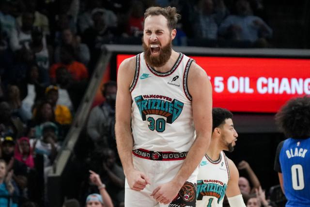 Jay Huff peut hurler, il a décroché un contrat chez les Grizzlies. Crédit : Petre Thomas-Imagn Images