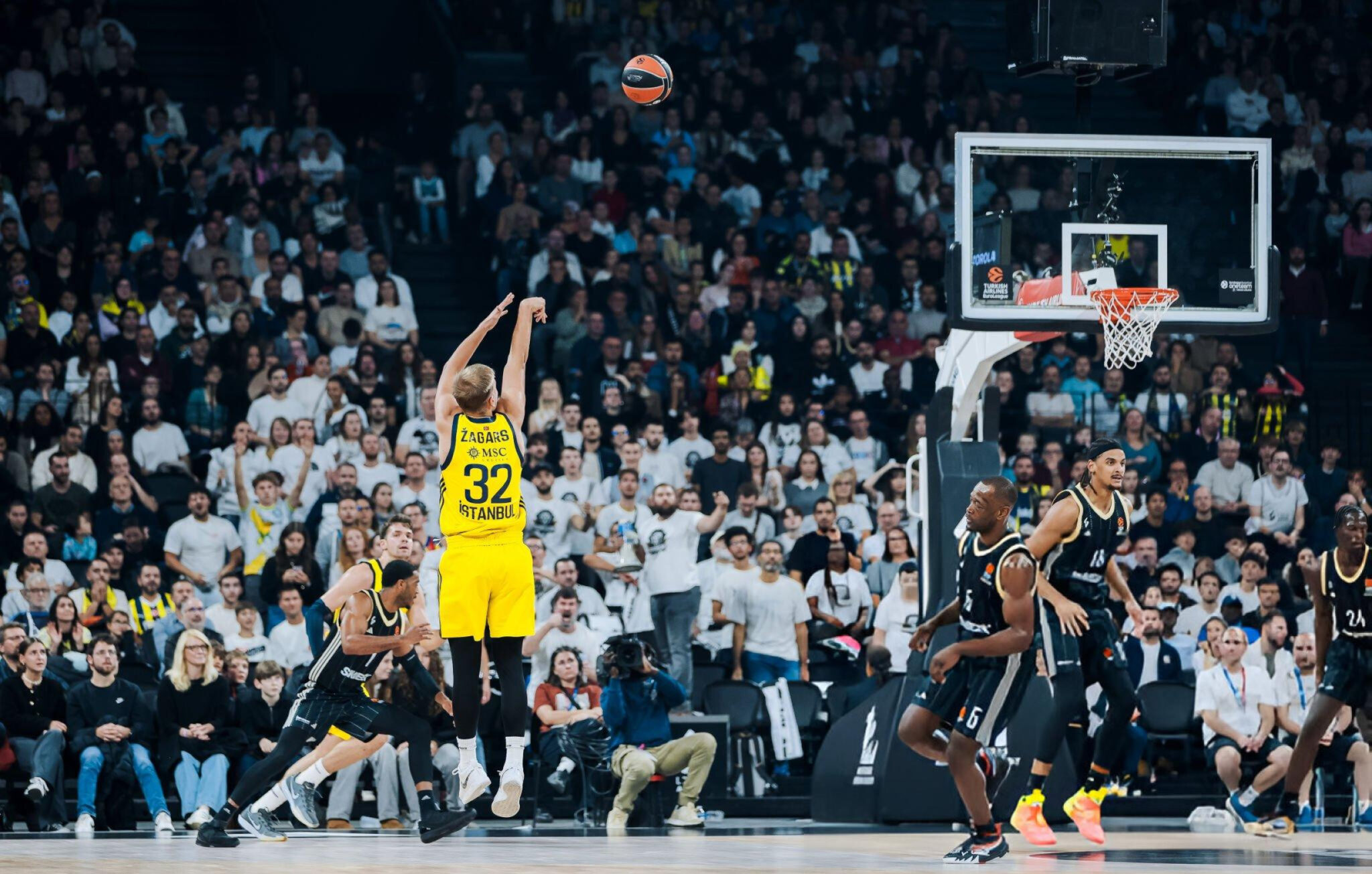 sur Le Roster. | Arturs Zagars, des débuts timides mais prometteurs en Euroleague Arturs Zagars tourne cette saison à 4,6 points et 2,3 assists à 29,0% au tir en 15 minutes en Euroleague.