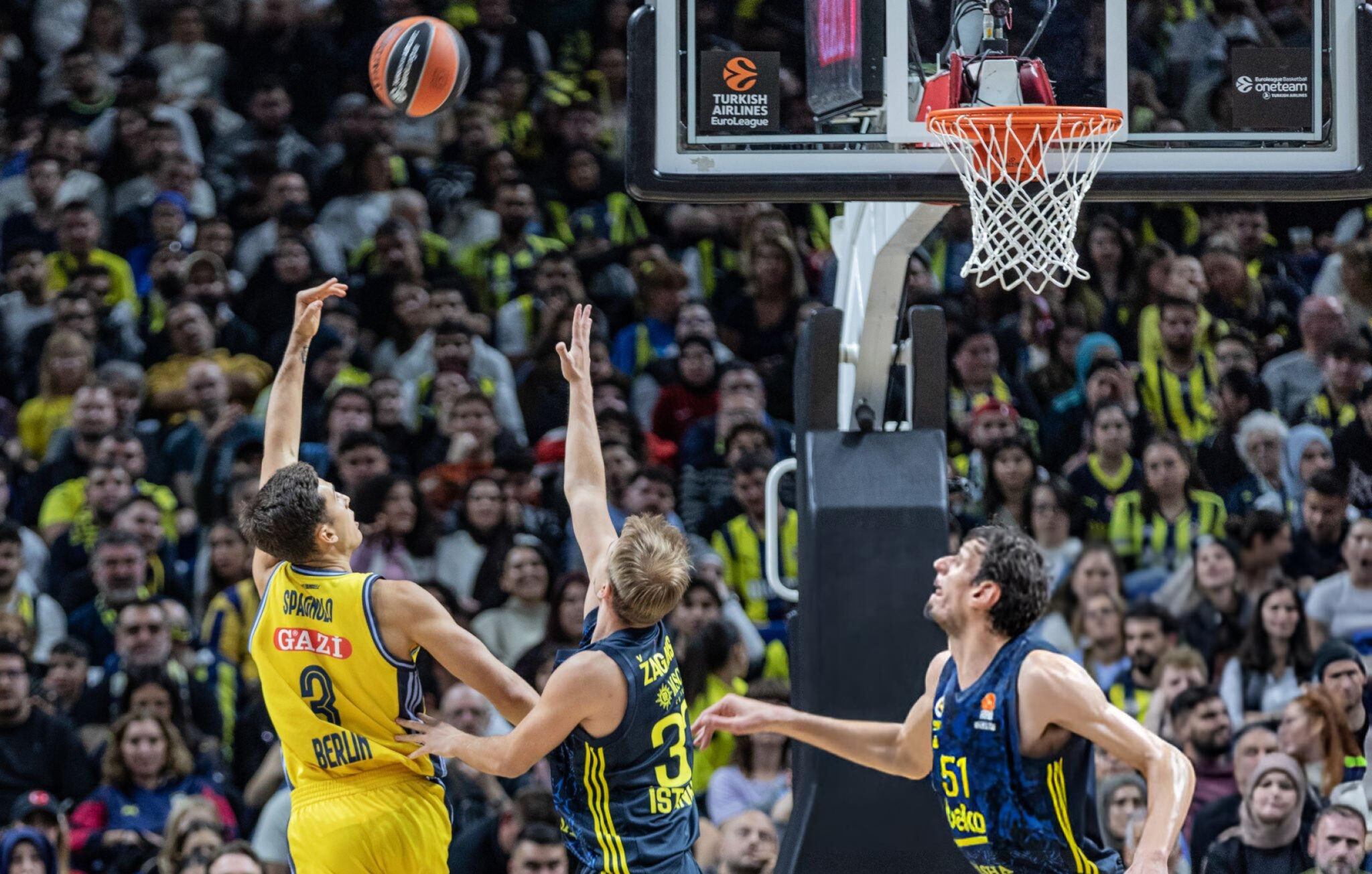 sur Le Roster. | Arturs Zagars, des débuts timides mais prometteurs en Euroleague De par son physique désavantageux (1,90m pour 78kg), Arturs Zagars est une cible idéale pour les attaques adverses.