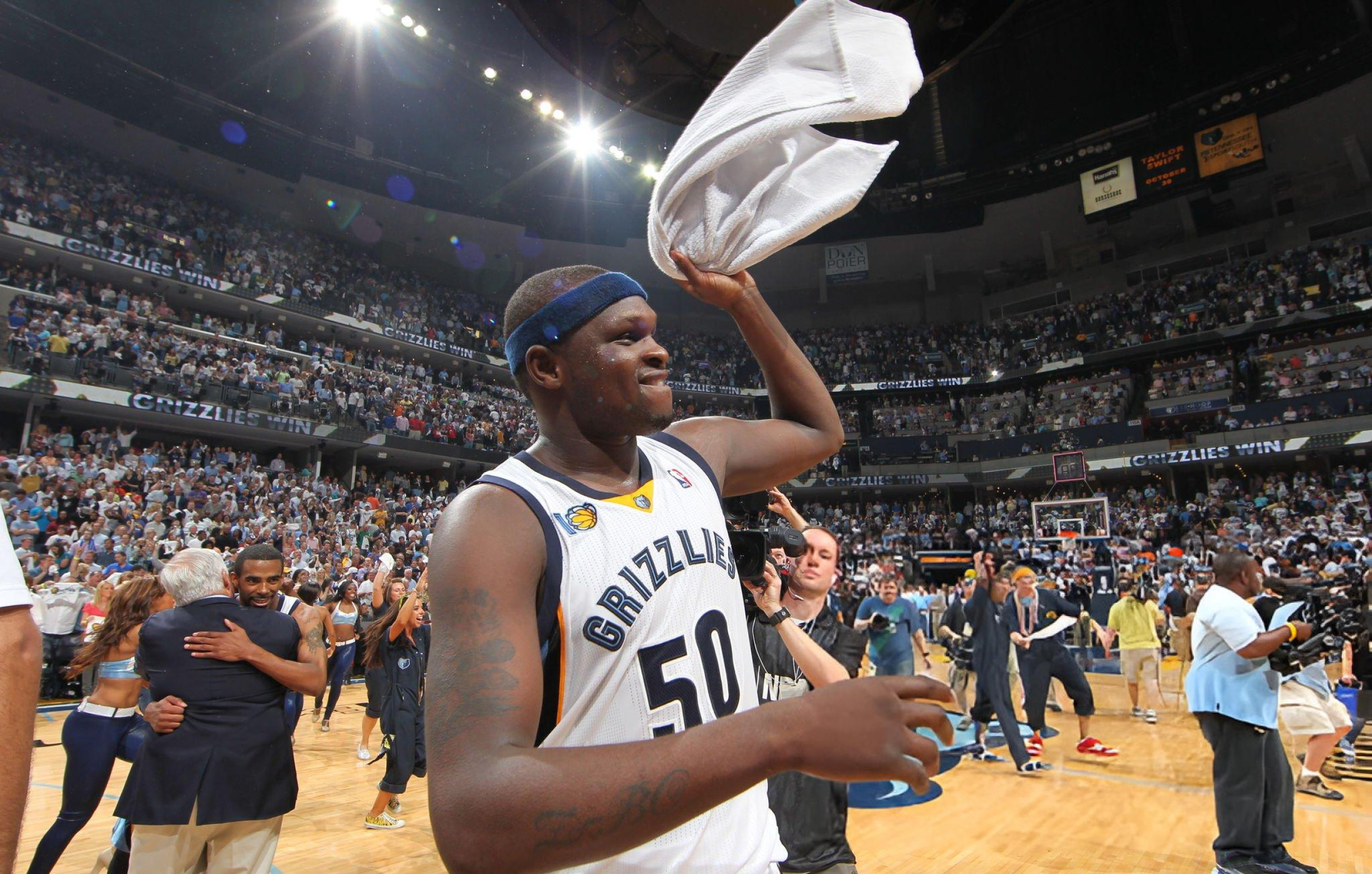 Zach Randolph célèbre la victoire des Grizzlies face aux Spurs en 2011.