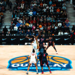 Lancement du premier match de la soirée Aflac Oui-Play. Crédit : Malik Djoulait