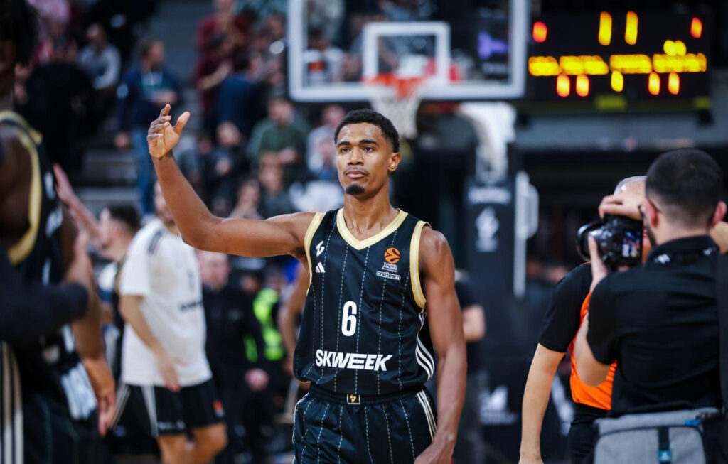 Théo Maledon pendant la victoire de l'ASVEL face au Paris Basketball.