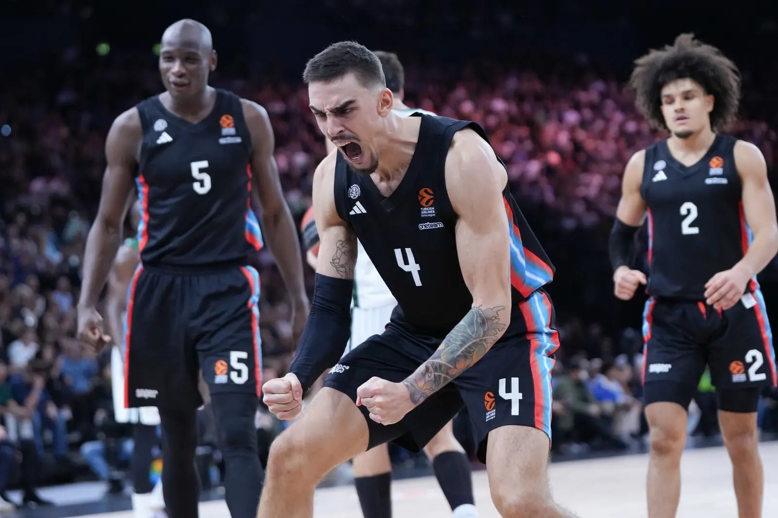 Le collectif parisien fonctionne à merveille sur ce début de saison. Crédit : Julie Dumélié via Getty Images 