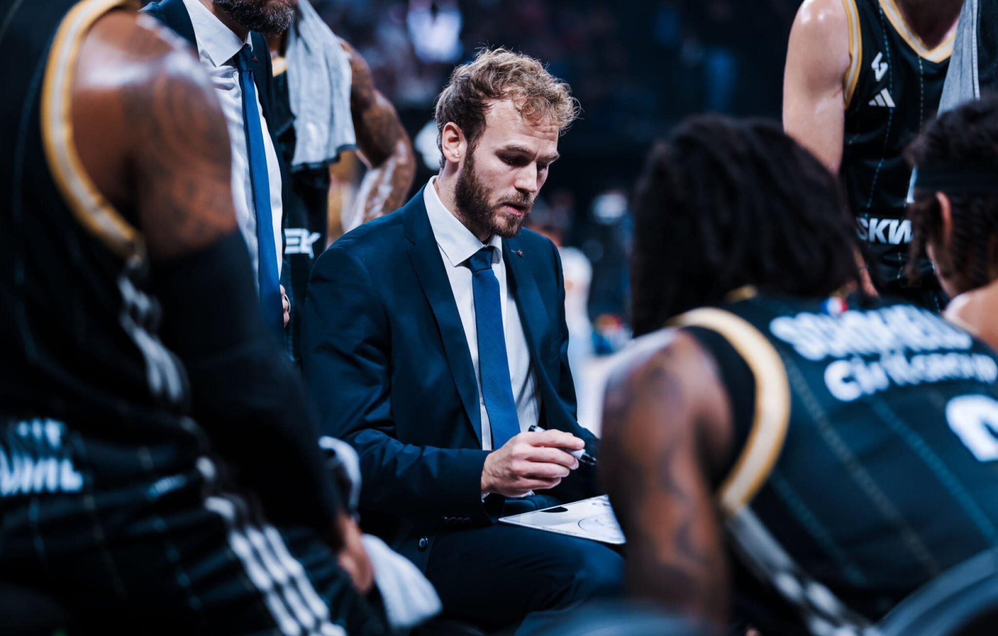 Moins d'un an après sa nomination en tant que coach principal de l'ASVEL, Pierric Poupet a métamorphosé l'équipe rhodanienne. Crédit : Marie Bassery via Getty Images