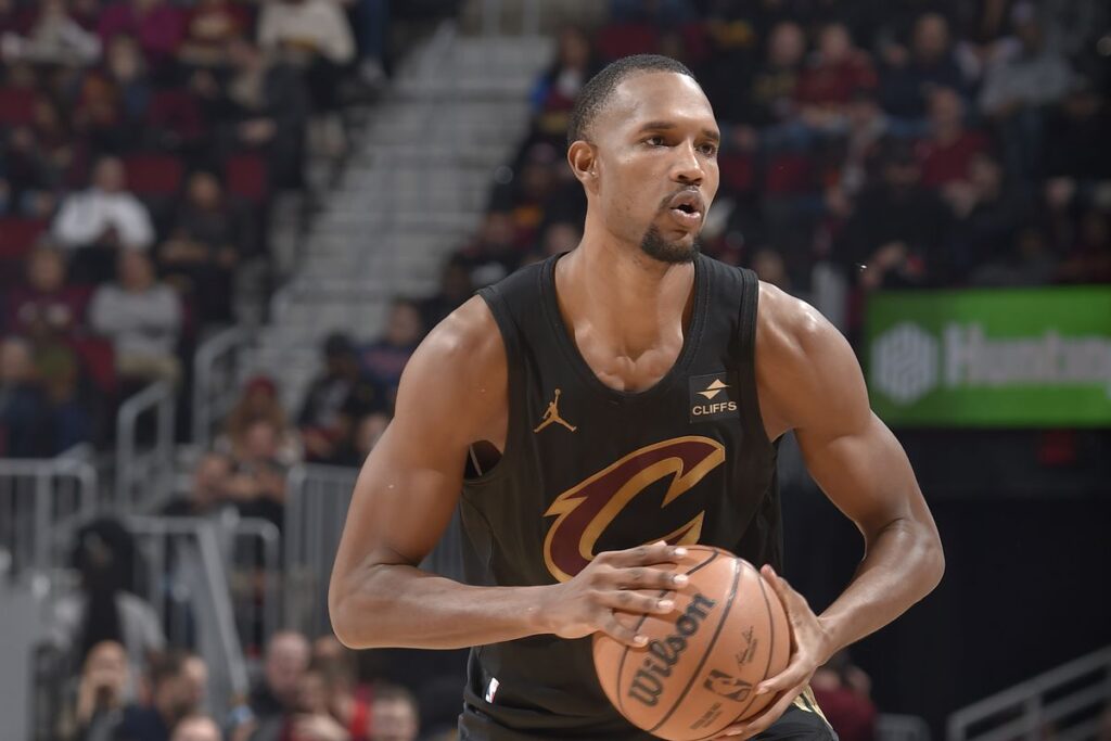 Evan Mobley est l'un des symboles de la réussite des Cavs. Crédit : fearthesword.com