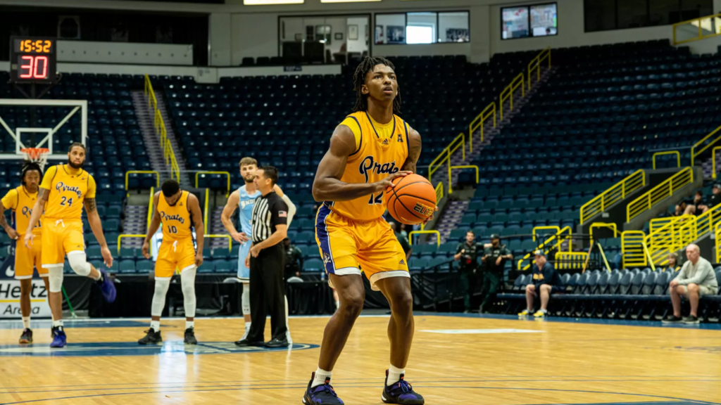 Javon Small à l'époque où il jouait aux East Carolina Pirates. 