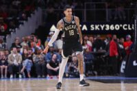 sur Le Roster. | Quelles attentes pour Kyle Kuzma aux Bucks ? Feb 7, 2025; Atlanta, Georgia, USA; Milwaukee Bucks forward Kyle Kuzma (18) reacts after a basket against the Atlanta Hawks in the second quarter at State Farm Arena. Mandatory Credit: Brett Davis-Imagn Images