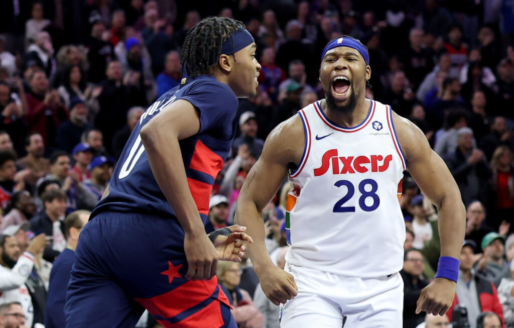 Guerschon Yabusele célèbre son contre décisif sur Bilal Coulibaly.