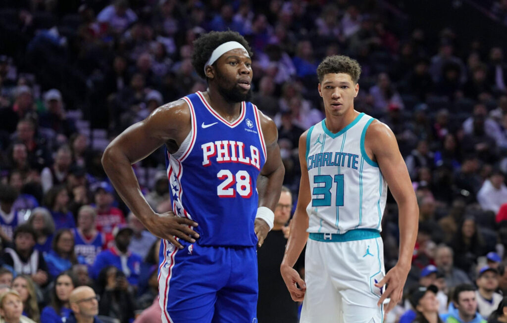 Tidjane Salaün et Guerschon Yabusele côte à côte lors d'un match.