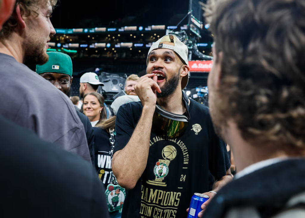 Derrick White champion avec les Celtics en 2024. Crédit : Erin Clark/Globe Staff