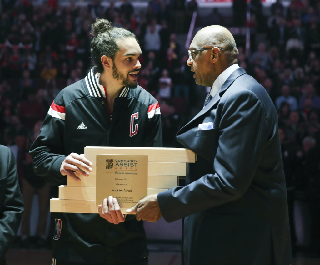 Le NBA Cares Bob Lanier Community Assist Award