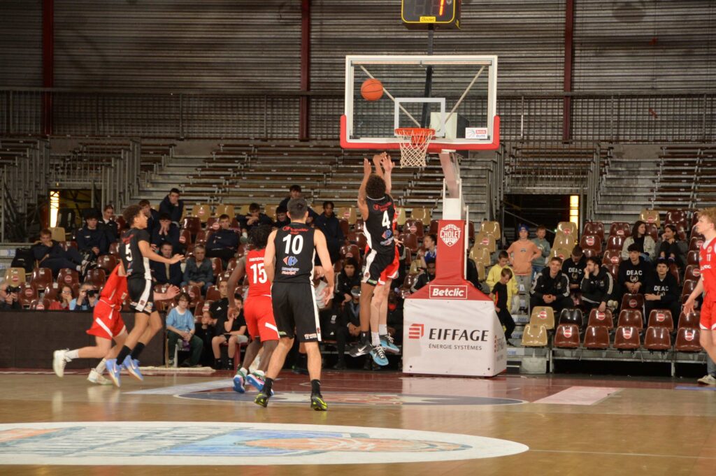 Afény Cognet et ses appuis dévastateurs. Crédit : Cholet Mondial Basketball