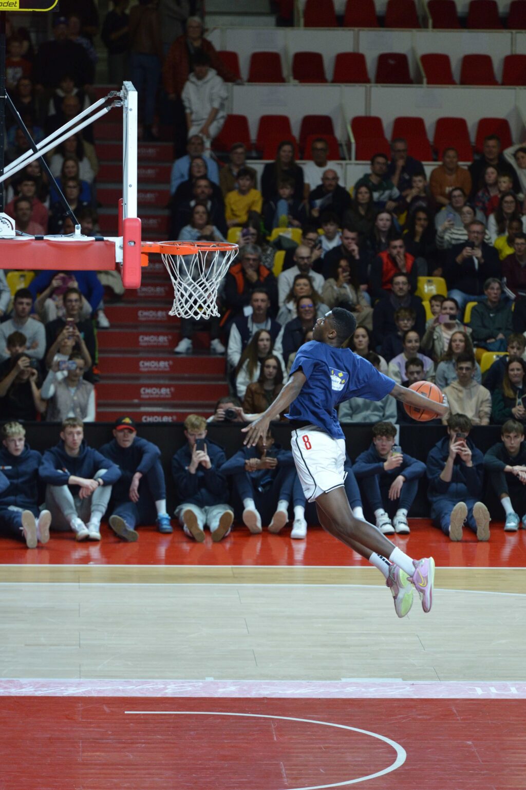 Boubacar-Sidy Traore a impressionné les Choletais lors du concours de dunk. Crédit : Cholet Mondial Basketball.
