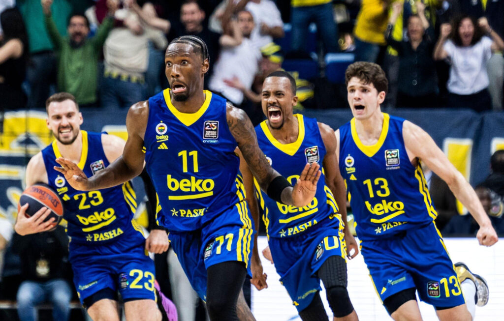 Nigel Hayes-Davis après son buzzer beater fou face à Paris