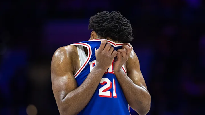 Joel Embiid n'aura joué que 19 matchs cette saison avec les Sixers. Crédit : Bill Streicher