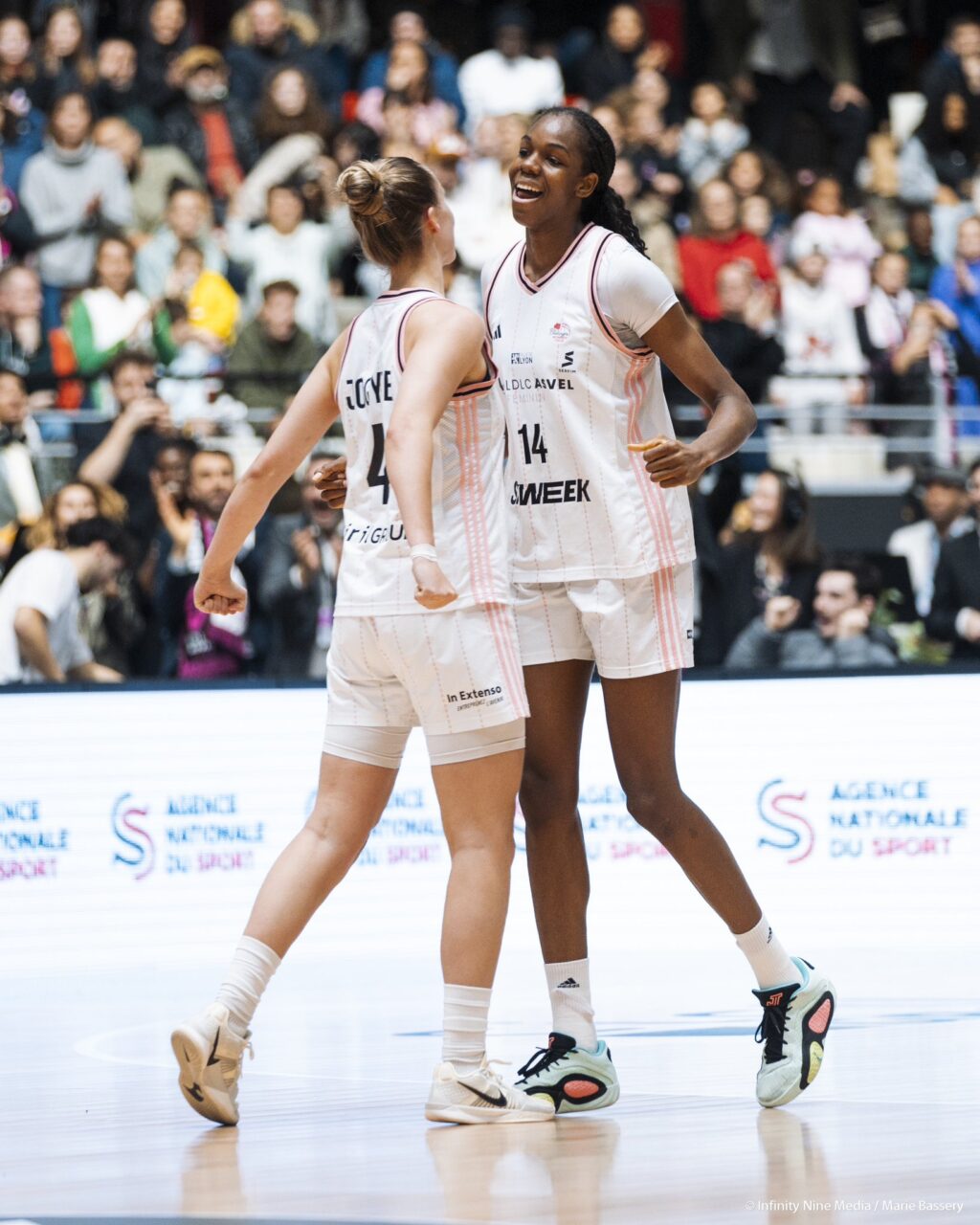 Justė Jocytė et Dominique Malonga ont beaucoup combiné cette saison, pour mettre en avant leurs capactiés respectives. Crédit : Marie Bassery / Infinity 9 média