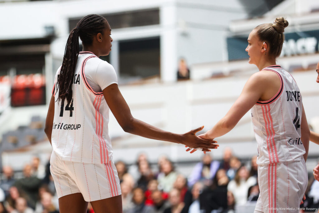 Sous les consignes de Yoann Cabioc'h, Madeleine Malonga et Juste Jocyte ont montré les prémices de leur potentiel, qui a attiré de nombreuses franchises WNBA. Crédit : Marie Bassery, Infinity 9 média