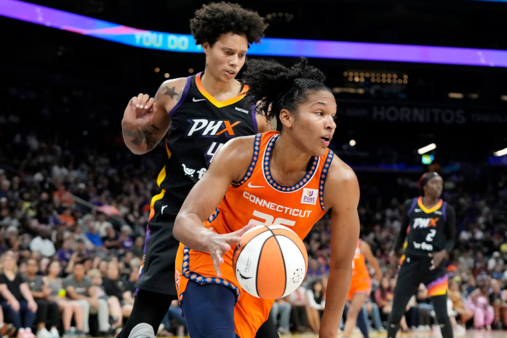 Alyssa Thomas, 11 saisons avec le Connecticut Sun. Crédit : AP Photo/Ross D. Franklin