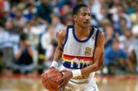 Alex English sous les couleurs de Denver en 1986. Crédit : Andrew D. Bernstein NBAE via Getty Images