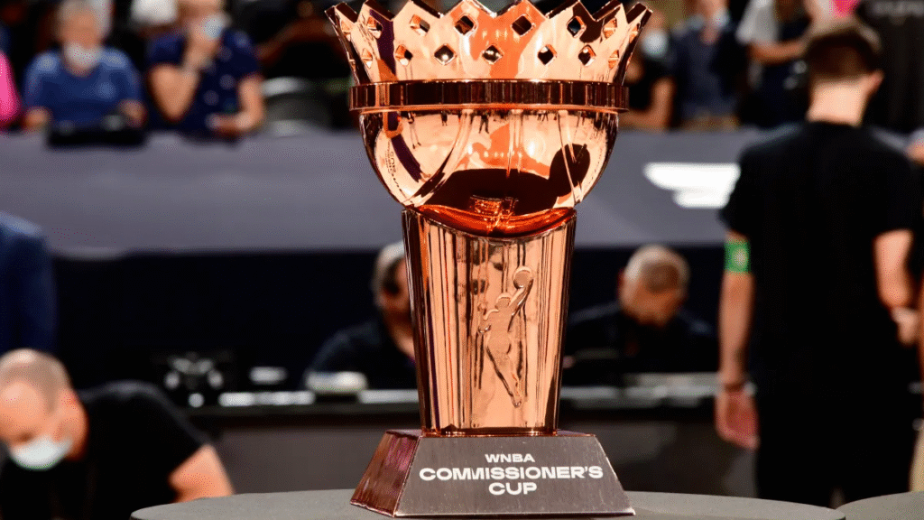 le trophée de la Commissioner's Cup - crédit : WNBA