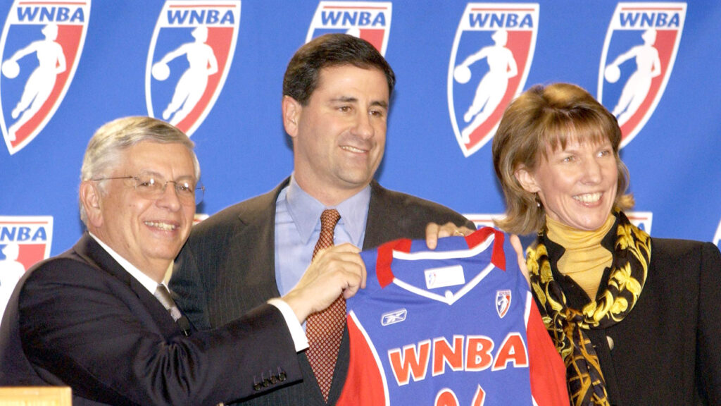 David Sterns à la création de la WNBA. Crédit : Randy Belice/Getty Images