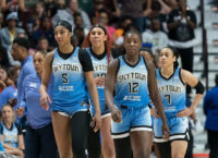 Le dernier match du Sky lors de la saison 2024 qui s'est soldé par une défaite conte le Connecticut Sun synonyme d'élimination en playoffs. Crédit : Chris Poss