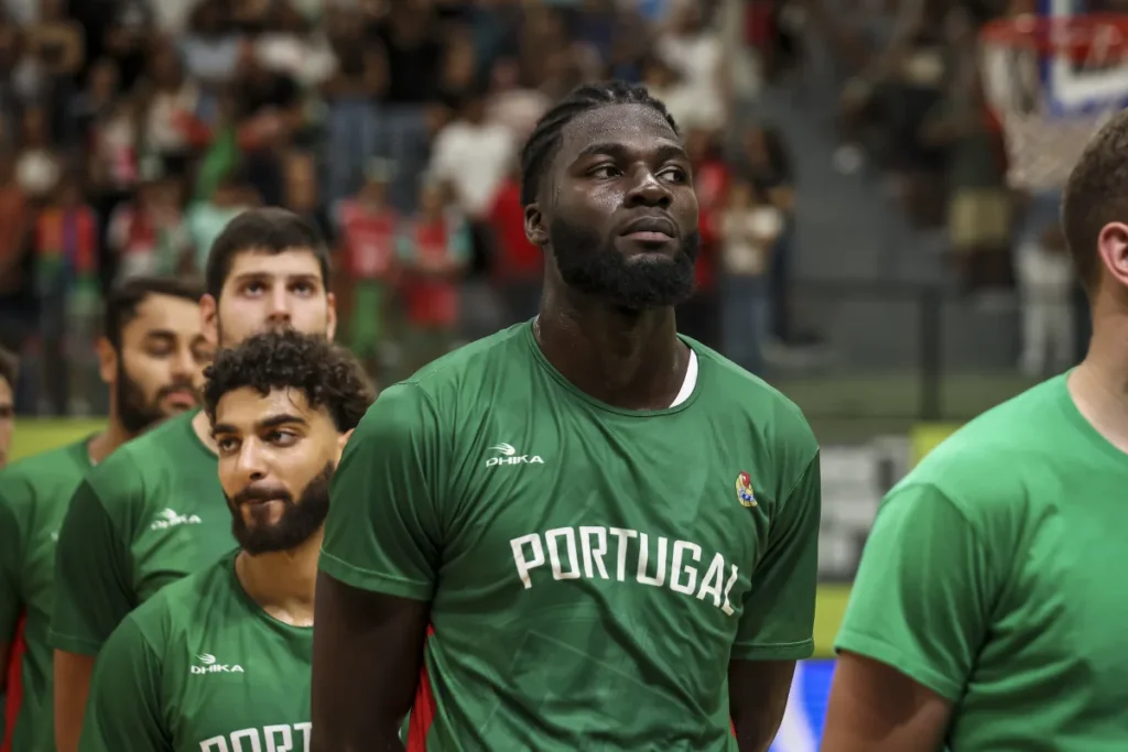 Neemias Queta avant un match avec le Portugal.