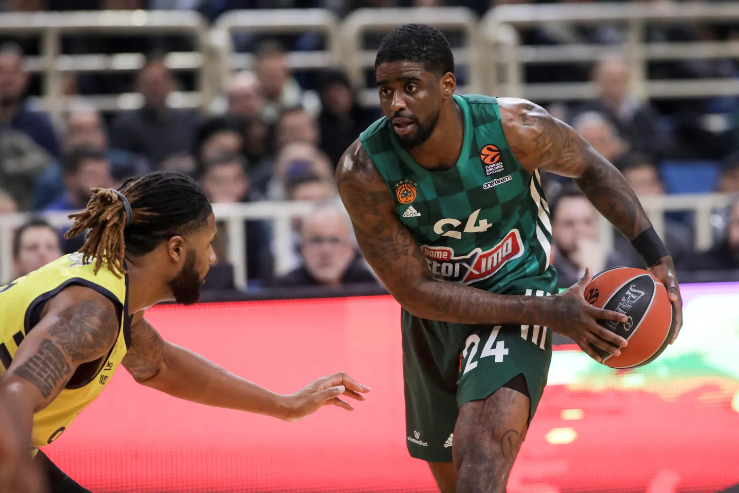 Dwayne Bacon a réussit son dernier passage en EuroLeague avec le Pana. Crédits : EuroLeague.