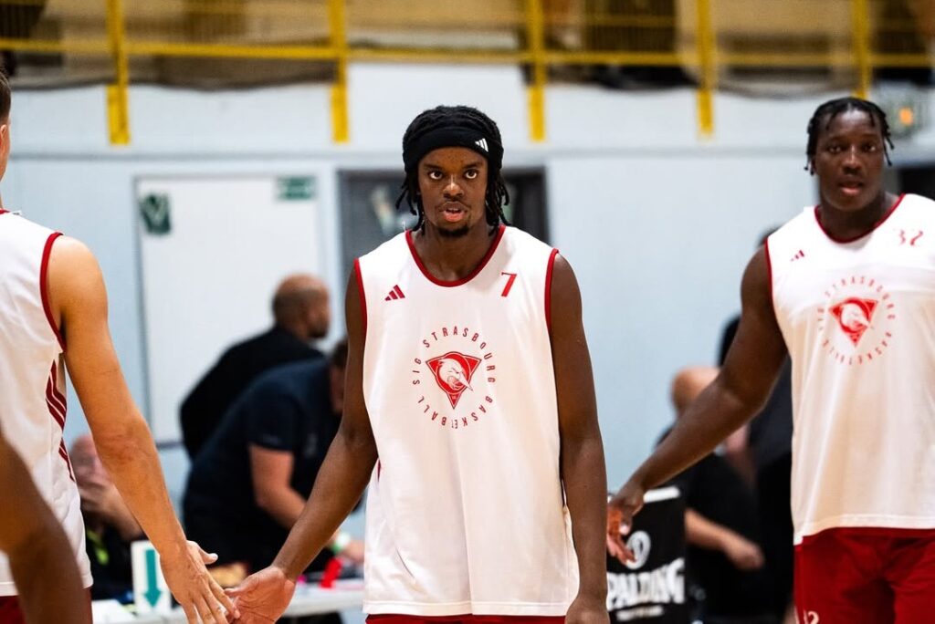 Adama Bal sous le maillot de la SIG en préparation.