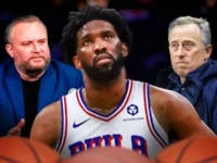 Daryl Morey, Josh Harris regardant Joel Embiid sur le futur des 76ers