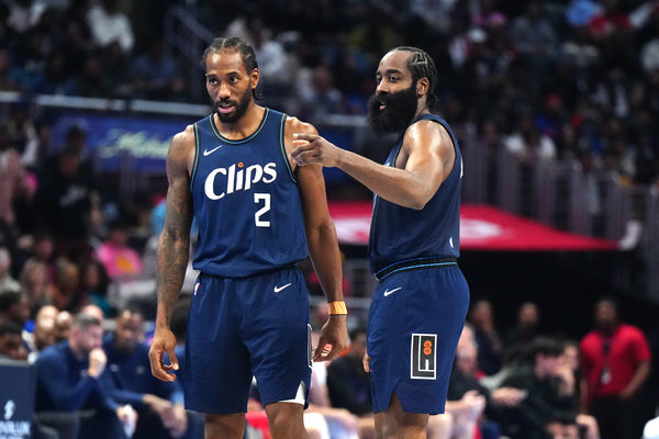 Kawhi Leonard et James Harden. Source : L'Equipe