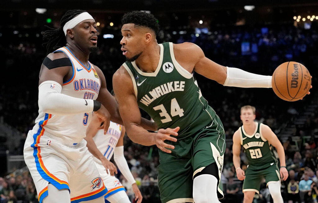Un Giannis trop seul n'aura pas suffit à renverser les champions en titre cette nuit. (Crédit : Getty / Patrick McDermott)