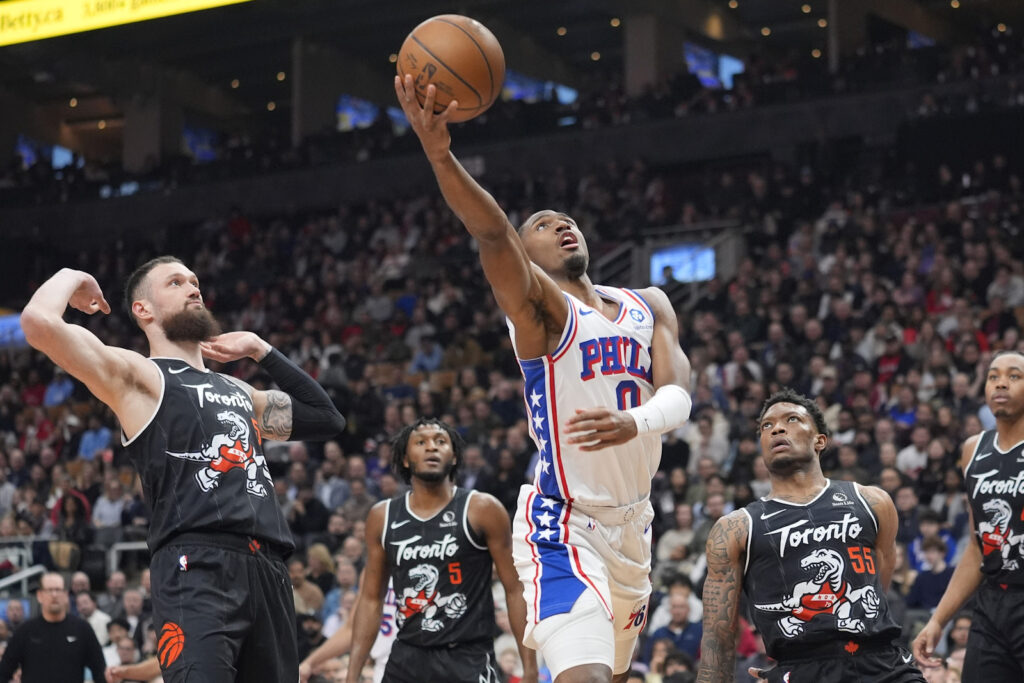 Les Sixers, au complet, se sont imposés à Toronto (102-115)