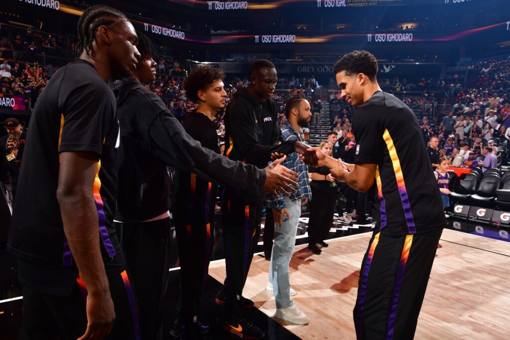 Les Phoenix Suns. Crédit : Photo de Barry Gossage/NBAE via Getty Images / https://www.nba.com/suns/photos/suns-vs-jazz-mar-28-2026