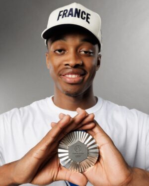 Bilal Coulibaly 🥈1re médaille avec les Bleus pour Bilal Coulibaly 💙
#TeamFranceBasket #PassionnémentBleu #Paris2024