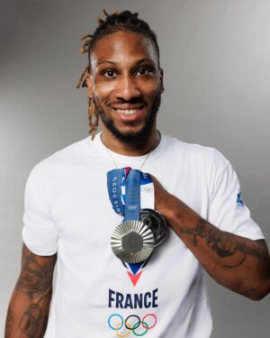 Andrew Albicy 🥈5e médaille avec les Bleus pour Andrew Albicy 💙
#TeamFranceBasket #PassionnémentBleu #Paris2024