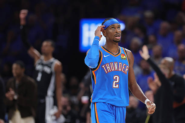 sur Le Roster. | Les Spurs mènent 1-0 au terme d'un match épique Réaction attendue au Game 2 pour le Thunder.