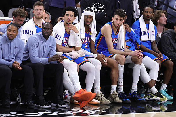 sur Le Roster. | Spurs 2-2 Thunder. San Antonio domine à domicile Coup d'arrêt pour OKC.