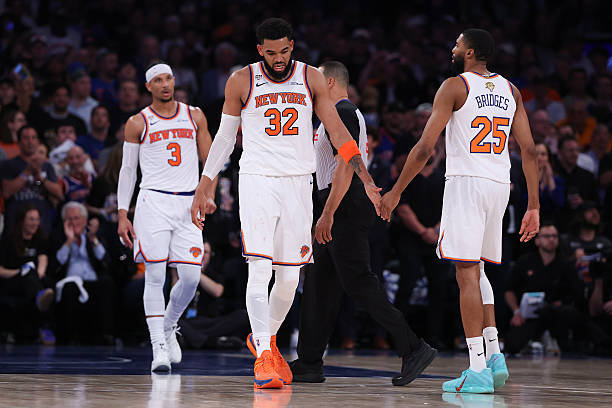 sur Le Roster. | Les Spurs s'imposent et prolongent ces Finales Les Knicks retrouvent la défaite.