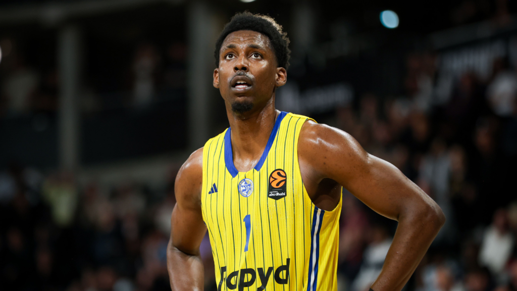 Jaylen Hoard avec le maillot du Maccabi