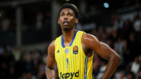 Jaylen Hoard avec le maillot du Maccabi