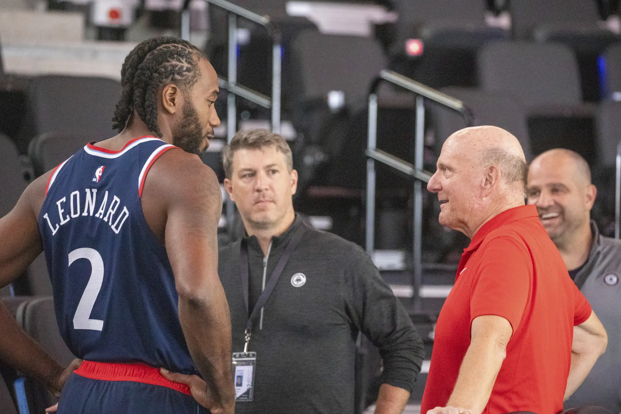sur Le Roster. | Le choix de draft des Pacers en 2029 expliqué The Clippers’ Kawhi Leonard, left, and owner Steve Ballmer attend the team’s media day at Intuit Dome on Sept. 30, 2024. (Ringo Chiu / Associated Press)